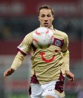 Fussball: 1. Bundesliga Saison 2010/2011: Hannover, CHERUNDOLO am Ball