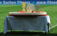 1. Fussball Bundesliga: TORTE fuer Trainer Louis van Gaal (FC Bayern Muenchen)