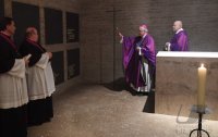 Pontifikalrequem: Segnung der Grablege in der Suelchenkirche in Rottenburg