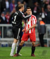Fussball 1. Bundesliga : Torwart Manuel Neuer (li, FC Schalke 04) mit Miroslav Klose (re, FC Bayern Muenchen)