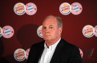 FC Bayern Muenchen Manager Uli Hoeness bei Burger King