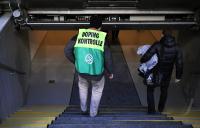 2. Fussball Bundesliga : DOPING KONTROLLE in der Muenchner ALLIANZ ARENA