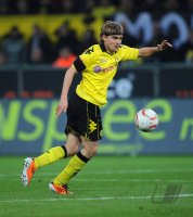 Fussball: 1. Bundesliga Saison 2010/2011: Dortmund, SCHMELZER am Ball