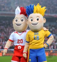 Fussball International:  MASKOTTCHEN zur EURO 2012 in Polen und der Ukraine