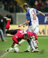 Fussball 1. Bundesliga: Frankfurt - Hamburg, Zweikampf