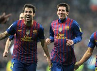 FUSSBALL International  COPA DEL REY  11/12:  JUBEL Cesc Fabregas (li.) mit Lionel Messi (Barca)