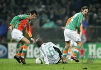 Fussball CL: Bremen - Athen, Zweikampf