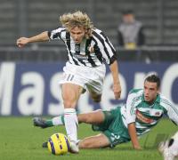 Fussball CHL Juventus-Rapid; Zweikampf