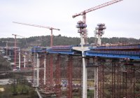 Neckartalbruecke der Bundesstrasse 32 ueber das Neckartal bei Horb