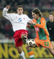 Fussball 1. Bundesliga: Koeln - Bremen, Zweikampf