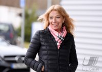 Uebergabe Corona-Schnelltests:  DRK-Kreisvorsitzende /  Aerztin Dr. Lisa Federle