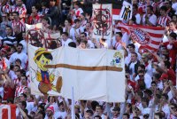 Fussball 1. Bundesliga : Fankurve vom FC Bayern Muenchen mit einem Banner gegen den TSV 1860 MUENCHEN