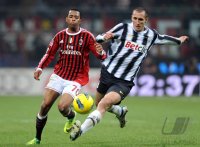 FUSSBALL SERIE A:  Robinho (li, AC Mailand) gegen Giorgio Chiellini (Juventus Turin)