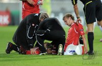 Fussball U21-EURO 2011 Halbfinale:   Fabian Lustenberger (Schweiz) wird verletzt behandelt