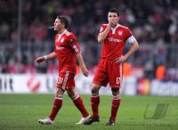 FUSSBALL  International CHL 09/10  Bastian Schweinsteiger  mit Mark van Bommel (v. li., FCB)