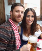 FUSSBALL 1. BUNDESLIGA 14/15: FC Bayern Muenchen besucht das Oktoberfest