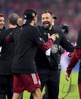 Fussball 1. Bundesliga Saison 21/22: JUBEL FC Bayern Muenchen feiert die 32. Meisterschaft