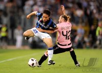 FUSSBALL SERIE A: Yuto Nagatomo (li, Inter Mailand) gegen Balzaretti Federico (re, Palermo)