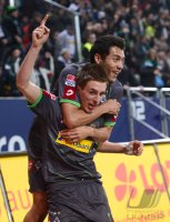 Fussball 1. Bundesliga, Saison 2012/2013:  Patrick Herrmann oben auf Juan Arango (Borussia Moenchengladbach)