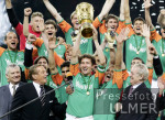 DFB Pokal Finale: Bremen - Aachen, Jubel mit Pokal