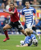 Fussball 1. Bundesliga: Duisburg - Hamburg, Zweikampf