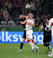 Fussball DFB Pokal  Halbfinale  2025/2026  23.04.2026VfB Stuttgart - SC Freiburg , ZWEIKAMPF, SPIELSZENE, AKTION, ACTION, DUELL,