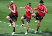 Fussball 1. Bundesliga 11/12: FC Bayern Muenchen Training in Doha