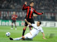 Fussball Champions League  Saison 2010/2011: Pato (li, AC Mailand)  gegen RICARDO CARVALHO (re, Real Madrid)