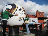 LAND UND LEUTE  FUSSBALL WM 2010