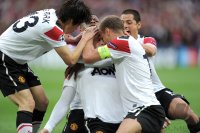 Fussball Champions League Finale 2011:  JUBEL Ji - Sung Park,  Wayne Rooney , Nemanja Vidic (v.li., Manchester United FC)