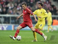 Fussball CHL  Saison 2011/2012:  Ivica Olic (li, FC Bayern Muenchen) gegen Mateo Musacchio (Villarreal CF)