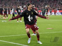 Fussball 1. Bundesliga Saison 21/22: JUBEL FC Bayern Muenchen feiert die 32. Meisterschaft