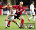 Fussball CHL, Leverkusen - Madrid, Zweikampf