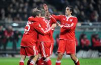 Fussball: v. li., Jubel mit Thomas Mueller , Bastian Schweinsteiger ,Luca Toni (FCB)