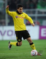 Fussball: 1. Bundesliga Saison 2010/2011: Dortmund, SAHIN am Ball