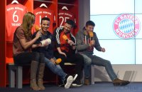 Offizielle Uebergabe der Gigaset ME Smartphones an den FC Bayern Muenchen