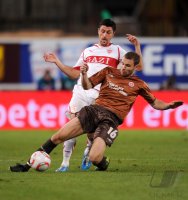 Fussball 1. Bundesliga : Ciprian Marica (li, VfB Stuttgart) gegen Markus Thorandt (re, FC St. Pauli)