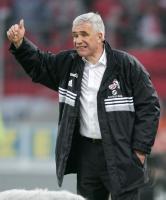 Fussball 1. Bundesliga: Koeln - Stuttgart, Trainer LATOUR