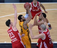 Basketball 1. Bundesliga 2013/2014:  Walter Tigers Tuebingen - Brose Baskets Bamberg