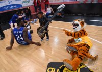 Basketball 1. Bundesliga 14/15 Hauptrunde:  Walter Tigers Tuebingen - FRAPORT SKYLINERS