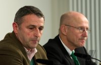 Fussball 1. Bundesliga, Saison 2011/2012: Pressekonferenz Werder Bremen zur Vertragsverlaengerung von Manager und Trainer