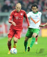 Fussball 1. Bundesliga, Saison 2011/2012: Arjen Robben (li, FC Bayern Muenchen) gegen Wesley (SV Werder Bremen)