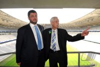 2. Fussball Bundesliga: (v. li.) Investor Hasan Ismaik , Dieter Schneider (1860 Praesident)