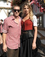 FUSSBALL 1. BUNDESLIGA: Bastian Schweinsteiger mit Freundin Sarah Brandner (FC Bayern Muenchen)