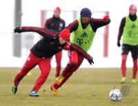 Fussball 1. Bundesliga: Danijel Pranjic (li, ) gegen David Alaba (FC Bayern Muenchen)