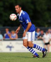 FUSSBALL, 1. BUNDESLIGA, SAISON 2010/2010: Schalke: METZELDER Einzelaktion