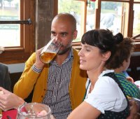 FUSSBALL 1. BUNDESLIGA 14/15:  FC Bayern Muenchen besucht das Oktoberfest