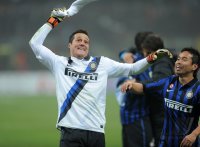 FUSSBALL International SERIE A 2011/2012:  JUBEL Torwart Julio Cesar (Inter Mailand) und  Nagatomo (Inter Mailand)