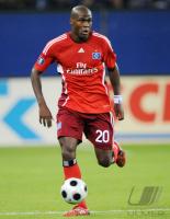 FUSSBALL UEFA CUP: Hamburg, DEMEL Einzelaktion