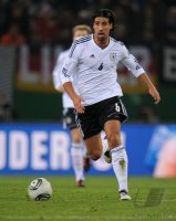 FUSSBALL INTERNATIONAL: Deutschland, KHEDIRA am Ball